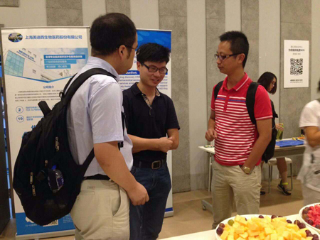 和记H88CMC部门副主任黄冲和参会人员互换