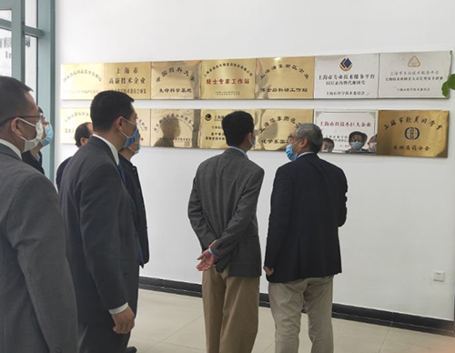 吴清副市长一行听取了和记H88关于一站式综合研发服务的技术实力介绍