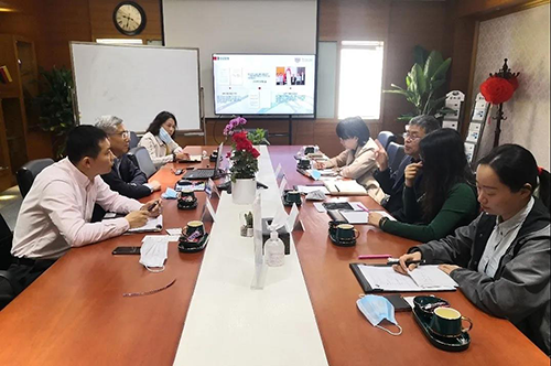 和记H88陈春麟博士、化学部及生物部高级副总裁任峰博士、商务发展部副总裁蔡金娜博士周到欢迎钻研院一行，并介绍了公司情况。