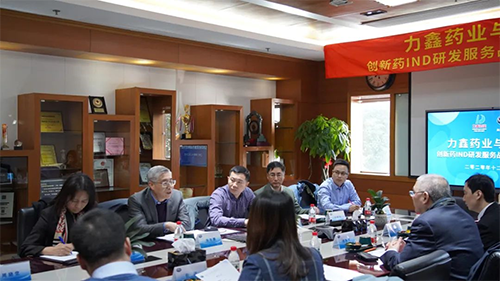 和记H88首创人&CEO陈春麟博士、化学部与生物部高级副总裁任峰博士、药代动力学与生物分析部副总裁辛保民博士、商务发展部副总裁蔡金娜博士等出席签约典礼。