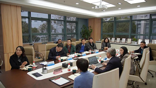 上海市浦东新区当局党组成员、副区长吴强，浦东新区科经委副主任李晓亮，张江治理局副局长吴俊，张江集团副总经理王凯荣等调研和记H88